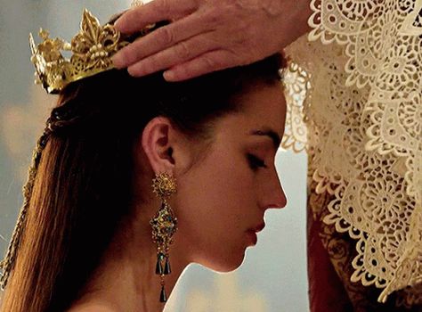 Mary Stuart Reign GIF - Mary Stuart Reign - Discover & Share GIFs Mary Stuart Coronation, Reign Gif, Queen Mary Reign, Mary Queen Of Scots Gif, Mary Reign Gif, Reign Mary Queen Of Scots, Caitlin Stasey Reign Gif, Adelaide Kane Gif, Greer Reign Gif