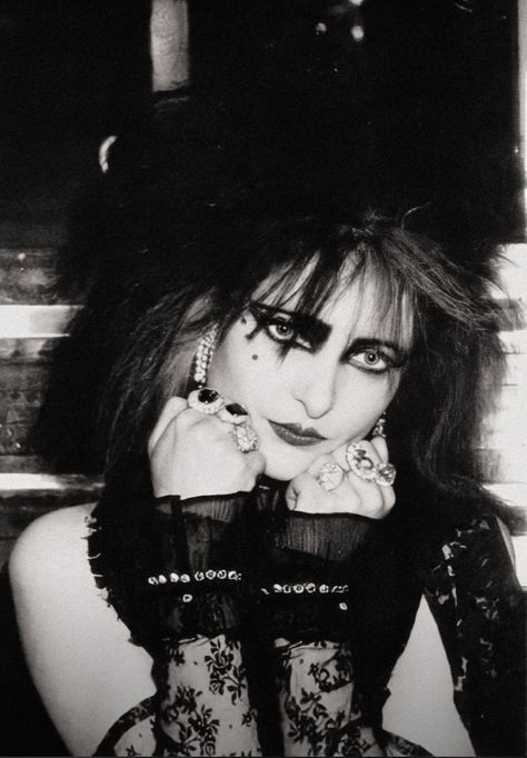 Siouxsie Sioux 80s, Trad Goth Makeup, Siouxsie And The Banshees, Siouxsie Sioux, Goth Bands, Goth Music, Trad Goth, Goth Subculture, Punk Aesthetic