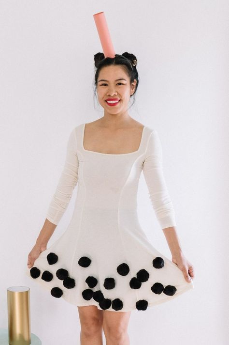 Diy Boba Costume, Diy Costumes For Women Last Minute, Boba Costume, Strawberry Costume Diy, Halloween Costume Ideas For Adults, Diy Boba, Easy Last Minute Costumes, Easy Halloween Costume Ideas, Costumes Faciles