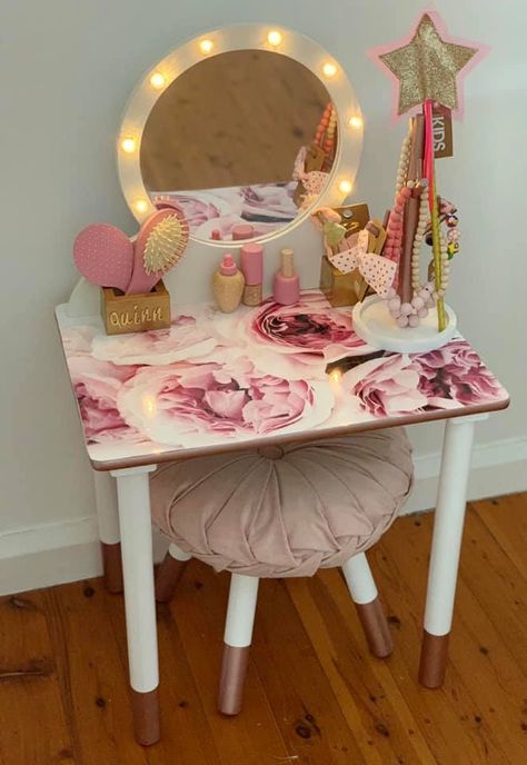 Dressing Table Hacks, Kids Makeup Vanity, Toddler Vanity, Diy Vanity Table, Girls Room Diy, Diy Girls Bedroom, Kids Rooms Inspo, Rainbow Room, Diy Vanity