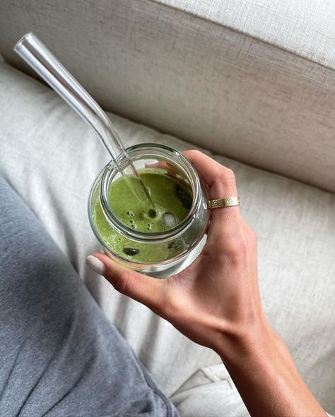 dri oliver on Instagram: "morning greens🤍🌱" Green Powder Drink, Blueberry Mango Smoothie, Blueberry Mango, Nutritional Therapist, Healthy Green Smoothies, Green Drinks, Juice Plus, Supplements For Women, Plant Based Nutrition