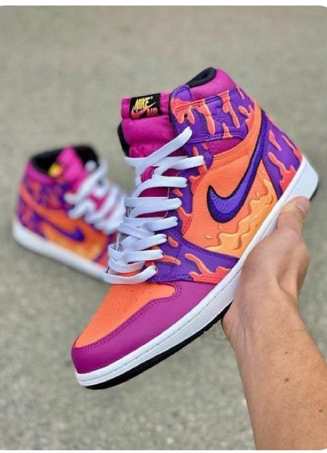 Custom Jordan Shoes, Sepatu Air Jordan, Wallpaper Nike, Painted Shoes Diy, Custom Sneakers Diy, Custom Painted Shoes, Custom Shoes Diy, Nike Fashion Shoes, Basket Style