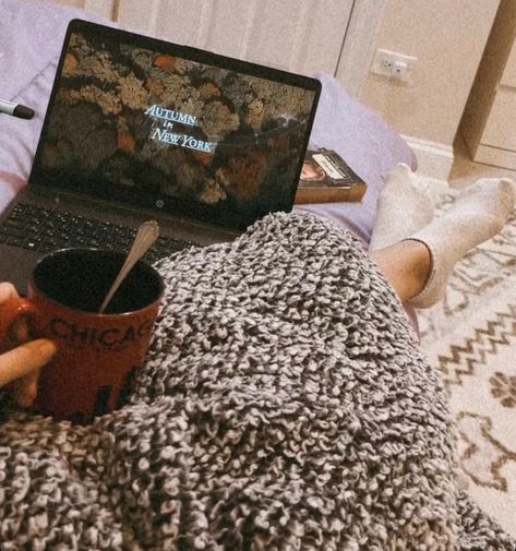 Watching Documentary Aesthetic, Watching Films Aesthetic, Watcher Aesthetic, Watching A Movie Aesthetic, Watching A Movie, Movie Aesthetic, Autumn In New York, Movie Watching, Perfect Girl