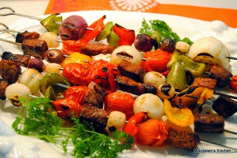 Miz Helen's Country Cottage: Beef and Veggie Ka Bobs Tuesday Recipes, Veggie Kabobs, Tasty Tuesday, Daily Meal Plan, Kabob Recipes, Boat Food, Seasonal Food, Beef Dishes, Grilled Meat