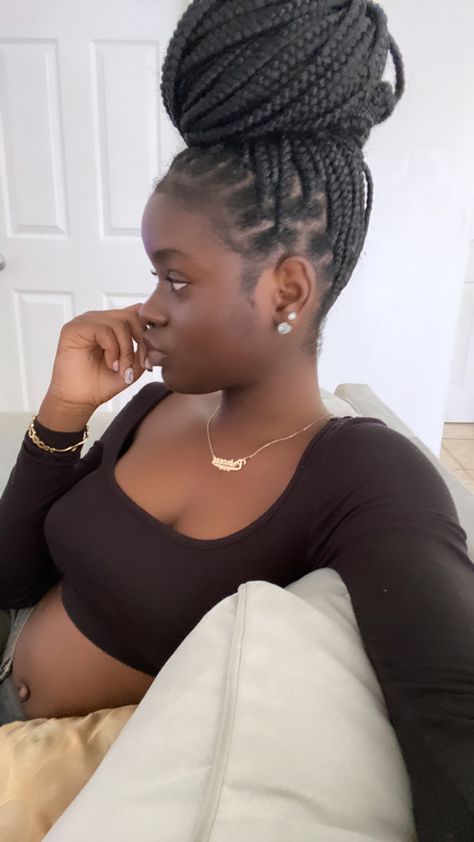 Knotless In A Bun, Knotless Bun, High Bun Braid, Styling Braids, Braids Bun, Bun Braid, Natural Straight Hair, Individual Braids, Braids Ideas