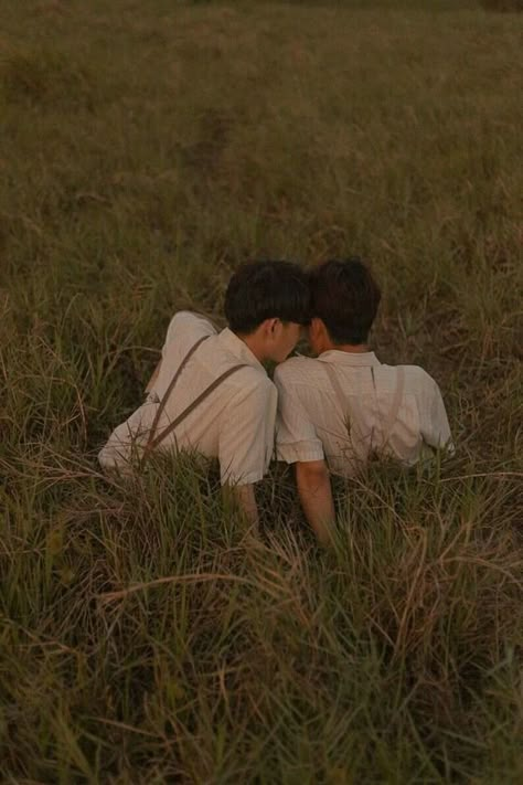 Mlm Wedding, Gay Wedding Aesthetic, Rauch Fotografie, Victorian Men, Sufjan Stevens, Gay Aesthetic, Dark Academia Aesthetic, The Secret History, Academia Aesthetic