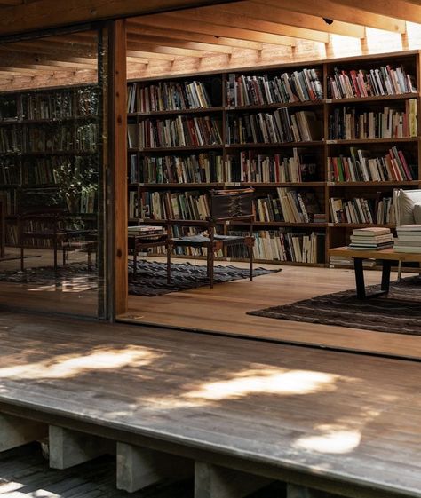 Japanese Shelves, Cabin Library, Japanese Library, Modern Glass House, Long House, Modern Cabin, Home Library, Glass House, Residential Design