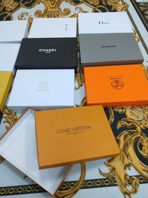 Luxury Packaging Design For Clothes, Luxury Packaging Clothing, Designer Box Bag For Shopping, Clothes Box Packaging, Dress Box Packaging, Creative Clothing Packaging, Scarf Box Packaging Design, Luxury Box Bag For Shopping, Designer Packaging Fashion Boxes