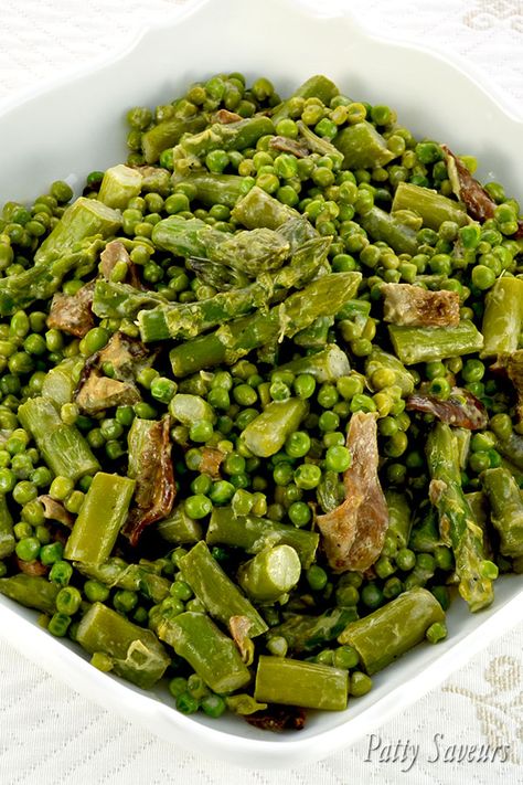 This easy green peas and asparagus recipe is a very flavorful side dish to any meat or fish main. For this recipe I used frozen peas and frozen green asparagus, so handy, no thawing, ready to cook and delicious! Asparagus Side Dish, Lemon Chicken Piccata, Seasoned Veggies, Drink Inspiration, Side Dishes Recipes, Cooking With Olive Oil, Best Side Dishes, Asparagus Recipe, Green Peas