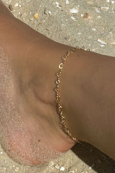 خواتم خطوبة, Cute Anklets, Anklet Designs, Ankle Jewelry, Golden Jewelry, Jewelry Accessories Ideas, Classy Jewelry, Jewelry Lookbook, Ankle Bracelet