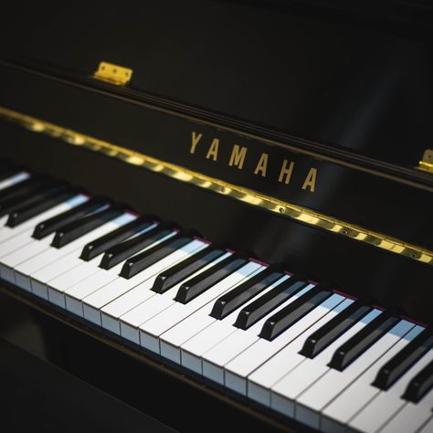 Dark Academia Music, Studio Music Room, Yamaha Piano, Portable Piano, Trap Rap, Recording Studio Design, Recording Studio Home, Free Piano, Midi Keyboard