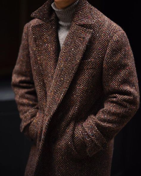 Tweed Overcoat Men, Contemporary Mens Fashion, Wool Suits Men, Classic British Style Men, Academia Men, Mens Suit Jackets, Tweed Jacket Men, Mens Wool Overcoat, Brown Overcoat