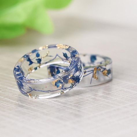 Non Metal Rings, Flower Resin Rings, Cute Resin Rings, Epoxy Resin Ring, Aesthetic Resin Jewelry, Resin Flower Ring, Resin Jewelry Ideas Inspiration, Resin Jewelry Aesthetic, Dried Flower Resin Jewelry