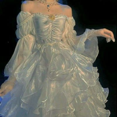 Aesthetic Dress, Old Fashion Dresses, Fantasy Gowns, Pretty Prom Dresses, Dress Aesthetic, Fairytale Dress, Vestidos Vintage, Fantasy Dress, Fancy Outfits