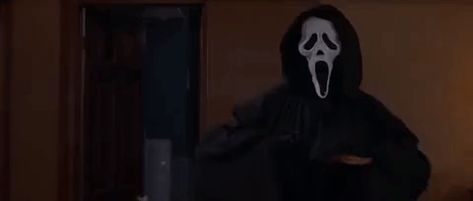 El pasado siempre te asecha Lo qué sucedió hace aproximadamente … #terror # Terror # amreading # books # wattpad Stu Ghostface, Scream Mask, Horror Scream, Ghostface Scream, Emo Pfp, 2013 Swag Era, Icon Gif, Halloween Gif, Scream Movie