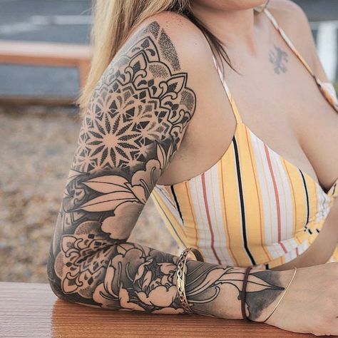 Aesthetic Sleeve Tattoo, Geometric Floral Tattoo, Dotwork Tattoo Mandala, Mangas Tattoo, Floral Mandala Tattoo, Mandala Tattoo Sleeve, Geometric Sleeve Tattoo, Tattoos Infinity, Flower Tattoo Drawings