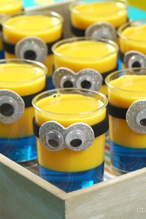 Gelatinas de Minion Minion Snacks, Minion Centerpieces, Minion Food, Minions Birthday Party Decorations, Minion Party Decorations, Minion Party Theme, Minions Birthday Theme, Minion Decorations, Minions 4