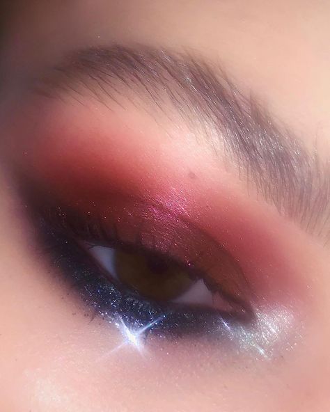 Red Silver Eye Makeup, Burgundy Silver Makeup, Red And Silver Makeup, Dark Grey Eyes, Red Smokey Eye, Grey Eye Makeup, Sparkle Makeup, Silver Eye Makeup, Silver Makeup