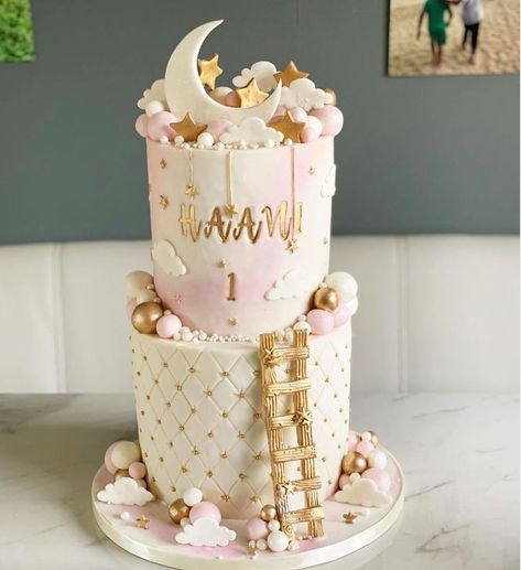 Up In The Clouds Birthday Cake @ Find Your Cake Inspiration Dreamy Birthday Cake, One Year Birthday Cake Girl, 1 St Birthday Cake Girl, 1 St Birthday Cake, 1st Birthday Cake Designs, One Year Birthday Cake, Baby 1st Birthday Cake, Girls First Birthday Cake, Boys First Birthday Cake