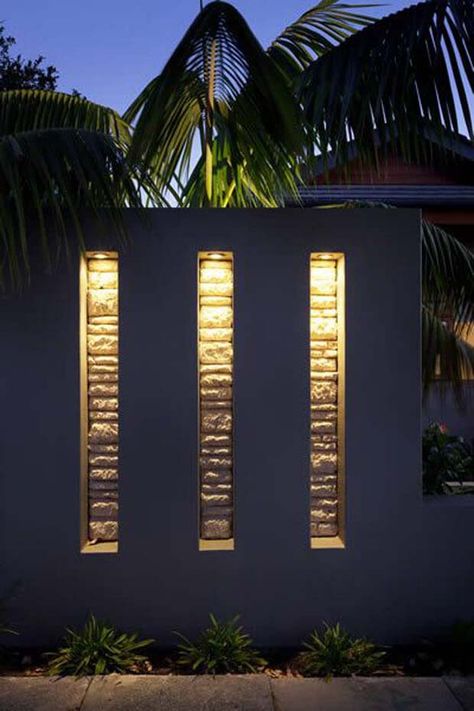 30 Awesome Landscape Lighting Ideas For Your Home and Yard | Decor Home Ideas Courtyard Entrance, Tor Design, Moderne Have, Blitz Design, Kolam Koi, Compound Wall Design, Garden Wall Designs, Landscape Lighting Design, House Redesign