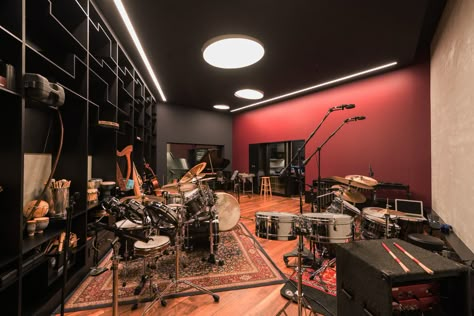 Shed Music Studio, Luxury Music Studio, Home Recording Studios, Home Recording Studio Setup, Producer Studio, Recording Studio Setup, Drum Room, Design Studio Office