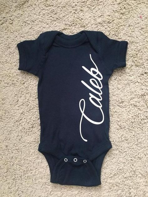 Baby Onesies Cricut, Baby Clothes Blanket, Personalize Gifts, Sublimacion Ideas, Custom Baby Onesies, Idee Cricut, Cricut Baby, Time Clothes, Projets Cricut