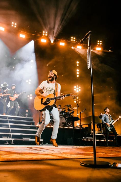 Country Singers Aesthetic, Thomas Rhett Aesthetic, Thomas Rett, Thomas Rhett Concert, Records Aesthetic, California Cowboy, Country Backgrounds, Country Aesthetic, Country Music Concerts