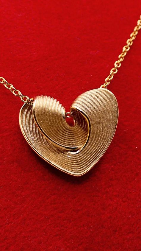 Gold heart pendant necklace. Heart pendant with chain available in 14k solid gold or 18k solid gold. Gold Necklace Gift for Mothers Day Twisted Heart Pendant Necklace for women and for girls. ❥Heart size 17mm x 20mm 14K GOLD ROLO CHAIN: Chain thickness: 1.50 mm. Rolo style chain wire mm 0,35- Italian Gold Jewelry, Twisted Heart, Girls Heart, Necklace For Girlfriend, Heart Pendant Gold, Solid Gold Earrings, Gold Heart Necklace, Necklace Heart, Gold Gift