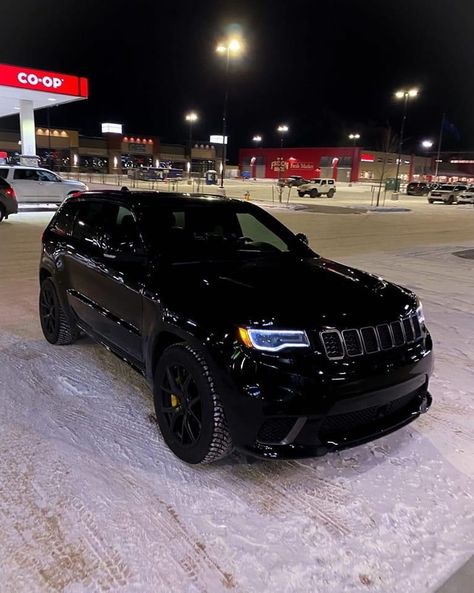 Blacked Out Trackhawk, Black Suv Aesthetics, Jeep Trackhawk Interior, Trackhawk Jeep Custom, Trackhawk Interior, Black Jeep Cherokee, Srt Jeep Grand Cherokee, First Cars For Teenagers, Grand Jeep Cherokee