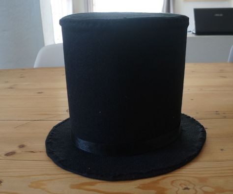 How To Make A Top Hat For A Snowman, Felt Top Hat Diy, Making A Top Hat, Sir Topham Hat Costume, Dyi Top Hat, Diy Top Hat Tree Topper, How To Make A Top Hat Out Of Cardboard, Christmas Top Hats Diy, Top Hat Sewing Pattern