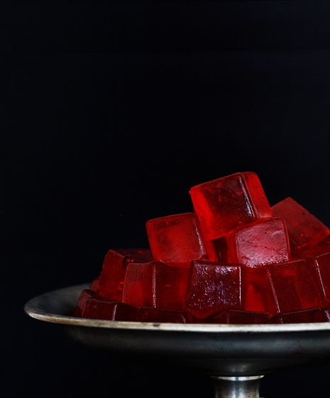 Red Velvet Jello Shots Holiday Jello Shots, Jello Pudding Shots, Christmas Jello Shots, Jelly Shots, Dessert Shots, Pudding Shots, Shot Recipes, Cocktail Desserts, Jello Shots