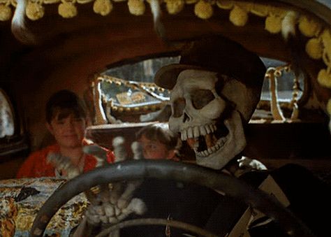 19 Reasons You Need To Rewatch The "Halloweentown" Series Right Now Halloweentown High, Halloween Town Movie, Halloween Films, Halloween Pics, Halloween Film, Spooky Movies, Disney Channel Original, Halloween Gif, Kids' Movies