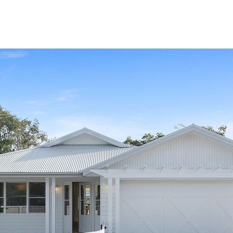 COLORBOND® steel on Instagram: "@GeoffHeathBuildingPtyLtd recently built this beautiful home in Long Jetty, in the Central Coast region of NSW. It was designed by building design firm @DesignSmartLiving and features roofing in the gorgeous new COLORBOND® steel colour Southerly®, selected because the owners felt it was the perfect choice for their classic coastal build. We absolutely agree and love the modern open living spaces filled with light and the overall style of this stunning home, whi Southerly Colorbond Roof, Dover White Colorbond, Colorbond Southerly, Shale Grey Roof, Colourbond Roof, Modern Coastal Home Exterior, Coastal Exterior House Colors, Rural Fencing, Hamptons Facade