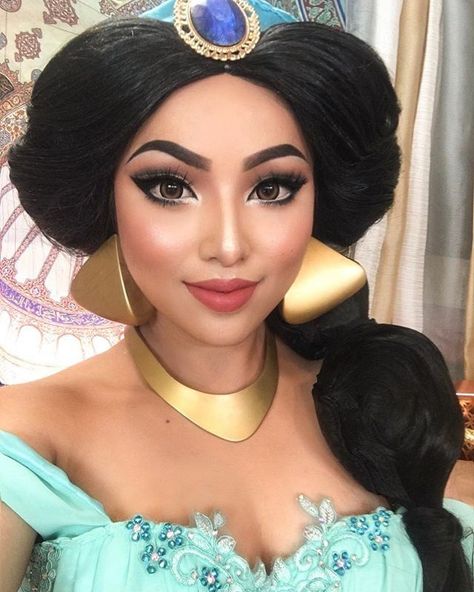 Princess Jasmine, Aladdin Disney Halloween Makeup, Princess Jasmine Makeup, Disney Couple Costumes, Princess Jasmine Cosplay, Jasmine Makeup, Disney Princess Makeup, Jasmine Hair, Princess Jasmine Costume, Jasmine Aladdin