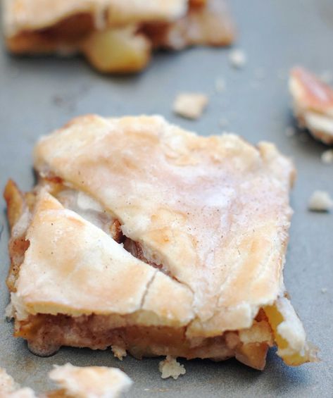 Apple Pie Squares, Pie Squares, Apple Slice Recipe, Apple Square, Apple Slab Pie, Traditional Apple Pie, Store Bought Pie Crust, Apple Pie Bars, Apple Bars