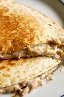 Tuna Quesadilla, Classic Tuna Melt, Tuna Dinner, Fajita Quesadilla, Tuna Salad Ingredients, Tuna Melt Sandwich, Quesadilla Recipes Easy, Tuna Melt Recipe, Melt Recipe