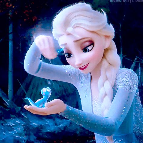 https://i.pinimg.com/originals/8d/84/0b/8d840bd062b3fc2baf44381a3bd65255.gif Tumblr, Frozen Gif, Frozen Wallpaper, Anna Disney, Frozen Costume, Disney Princess Fashion, Frozen Disney Movie, Disney Princess Frozen, Disney Gif