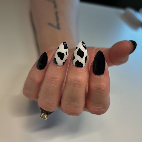 𝓜𝓸𝓸✩‧₊˚🐄 . . . . . #utahnailtech #utnailtech #801nails #utahnails #utnails #nails #utah #kaysville #layton #kaysvillenails #nailsofinstagram #nailsnailsnails #801nailtech #fyp #explore #gelx #gelxnails #ɢᴇʟx #gelxnailtech #summernails #nailinspo #inspiration #cowprint #cowprintnails Cow Print, Nail Tech, Nail Inspo, Summer Nails, Utah, Nails, Quick Saves