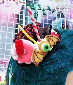 Gurokawa Aesthetic, Traditional Goth, Creepy Cute Fashion, Kyary Pamyu Pamyu, Human Body Parts, Yami Kawaii, Horror Themes, Happy Tree Friends, Japanese Aesthetic