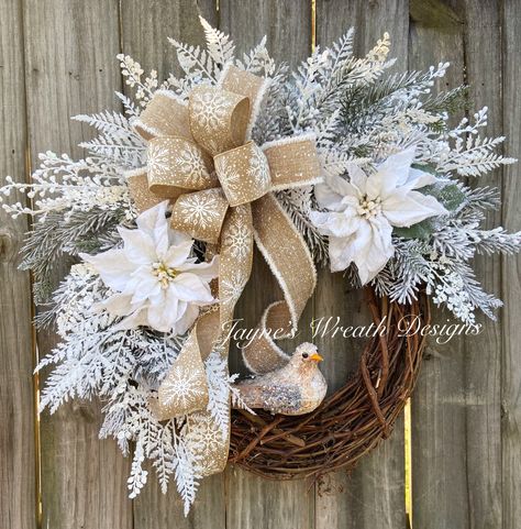 Christmas Wreath With White Poinsettias, White Poinsettia Wreath, White Wreath With Ornaments, Elegant White Christmas Wreath, Winter Wreaths With White Doves, White Feather Wreath For Christmas, Svg Projects, Glam Christmas Decor, Christmas Wreath Craft