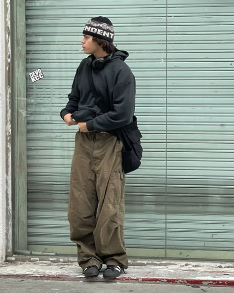 Superstar Black Outfit, Black Adidas Superstar Outfit, Adidas Leggings Outfit, Superstar Outfit, Adidas Superstar Black, Black Superstar, Casual Outfit Idea, Black Outfit Men, Pants Outfit Men