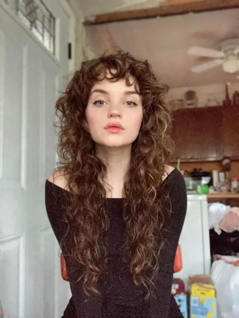 Long Shag On Curly Hair, Long Curly 70s Hair, Fringe Curly Hairstyles, 2b Haircut Long Layers, Curly Witch Hair, Long Shaggy Haircuts Curly Hair, Curly Wolfcut Long, Shag 2c Hair, Long Mullet Hairstyle Women Thick Hair