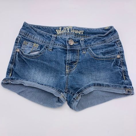 Euc Wallflower Denim Blue Jean Shorts Size 3 Details - Denim Jean Shorts Folded Blue 56% Ramie / 22% Cotton / 21% Polyester / 1% Spandex Imported Approx. Measurements - Total Length 9.5" Inseam 2.25" Condition - This Item Is In Excellent Condition. You Might Even Mistake It For Brand New! See Images For Wear Jean Shorts With Leggings, Wishlist Items Aesthetic, Jean Shorts Png, Cute Jean Shorts Outfit, Downtown Pants, Shorts Png, Denim Shorts Outfits, Dark Wash Jean Shorts, Demin Shorts