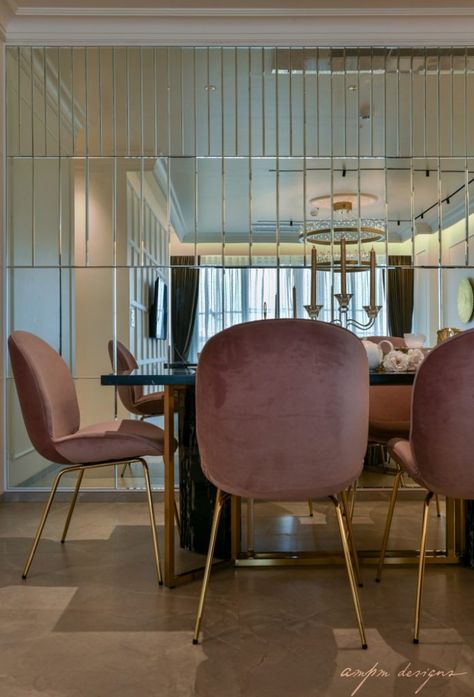 Mirror Panelling Dining Area, Mirror Wall Dining Table, Contemporary Dining Room Mirror Wall, Dining Area Wall Panelling, Dining Table Mirror Wall, Dining Area Mirror Wall, Dining Table Back Wall Design, Dining Area With Mirror, Dining Table Wall Design