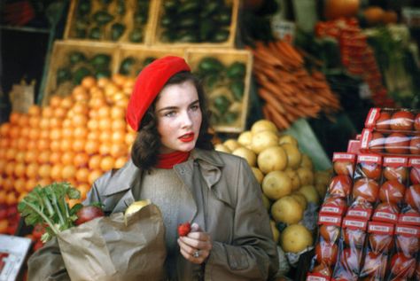 WONDERFUL.I love the red & grey too... Ruth Orkin, Girl In Italy, Edward Steichen, Saul Leiter, Studio Poses, Camille Pissarro, Journal Cover, Silent Film, Colour Photography