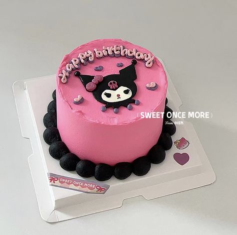 Kuromi Bento Cake, Black And Pink Cake Birthdays, Sanrio Cake Ideas, Kuromi Cake Ideas, Pink And Black Cake Ideas, Sanrio Cake Birthday, Black Pink Cake, Sanrio Birthday Cake, Kuromi Birthday Cake