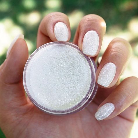 White Shimmer Nails, White Sparkly Nails, White Sparkle Nails, Fake Acrylic Nails, Dip Nail Colors, Wedding Day Nails, Graduation Nails, White Glitter Nails, Nail Shimmer