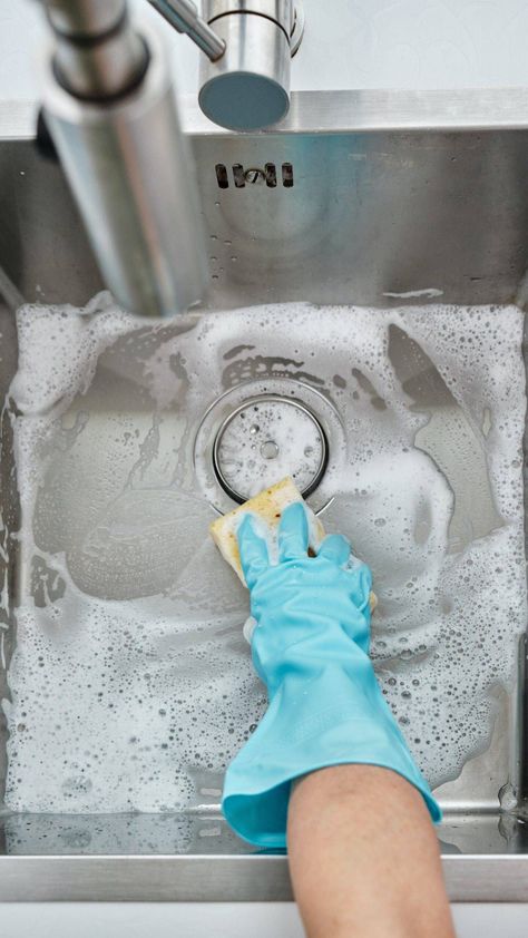 Learn how to make your stainless steel sink sparkle with our expert cleaning tips and easy DIY guide. Say goodbye to stains and grime! Clean A Stainless Steel Sink, Sink Cleaning, All Natural Cleaners, Natural Cleaning Solutions, Baking Soda And Lemon, Scrub Brushes, Stainless Steel Cleaner, Sink Grid, Stainless Steel Sink