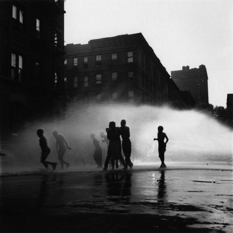 Gordon Parks (American, 1912-2006) 'Untitled, Harlem, New York' 1948 Gordon Parks Photography, New Orleans Museums, Harlem New York, Walker Evans, Gordon Parks, Park Photography, Park Photos, Great Photographers, Photo Essay