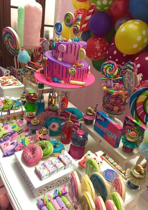 Mili's Sweet Shop | CatchMyParty.com Candy Theme Birthday Party, Candy Themed Party, Candy Land Birthday Party, Bar A Bonbon, Jojo Siwa Birthday, Idee Babyshower, Fashion Mom, Candy Birthday Party, Candyland Birthday